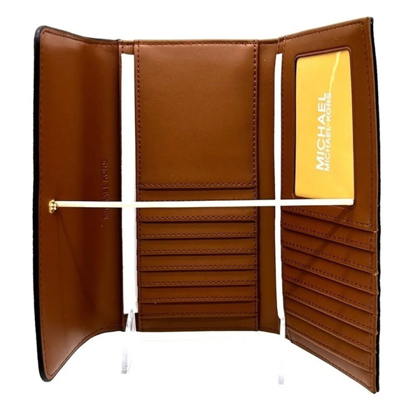 Michael Kors Large trifold Wallet
Vanilla/Brown - Picture 6 of 7